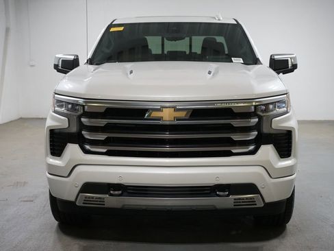 Used 2023 Chevrolet Silverado 1500 High Country w/ High Country Premium Package AWD/4WD image 2