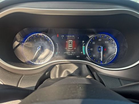 Used 2025 Chrysler Pacifica Select FWD image 7