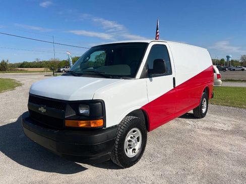Used 2017 Chevrolet Express 2500 RWD image 4