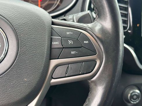 Used 2019 Jeep Cherokee Limited AWD/4WD image 23