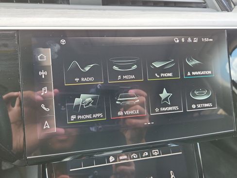 Used 2021 Audi e-tron Premium w/ Convenience Plus Package image 25