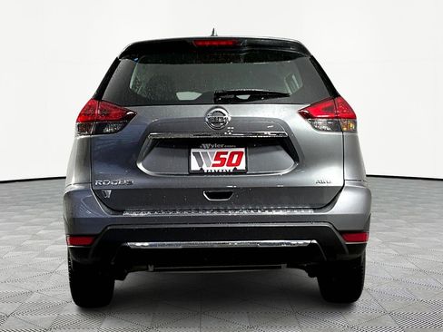 Used 2018 Nissan Rogue S image 5