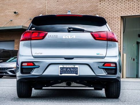 Used 2022 Kia Niro EX w/ Cold Weather Package FWD image 11