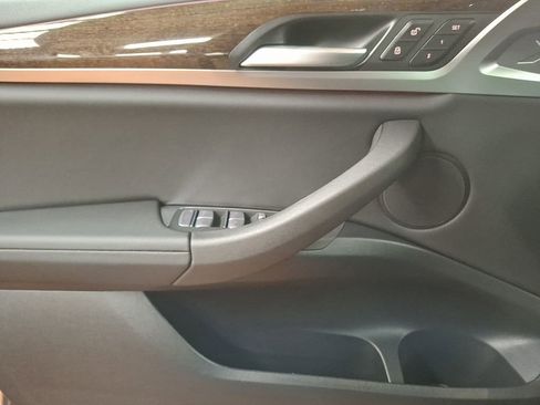 Used 2025 BMW X4 xDrive30i image 8