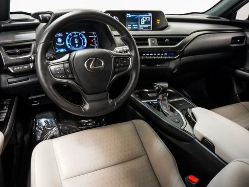 Used 2020 Lexus UX 200 image 12