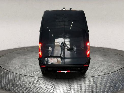 Used 2019 Mercedes-Benz Sprinter 144 image 7