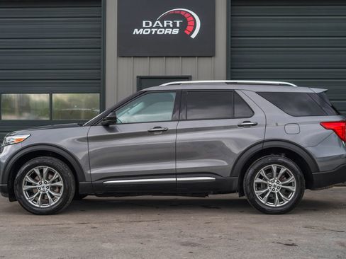 Used 2023 Ford Explorer Limited AWD/4WD image 4