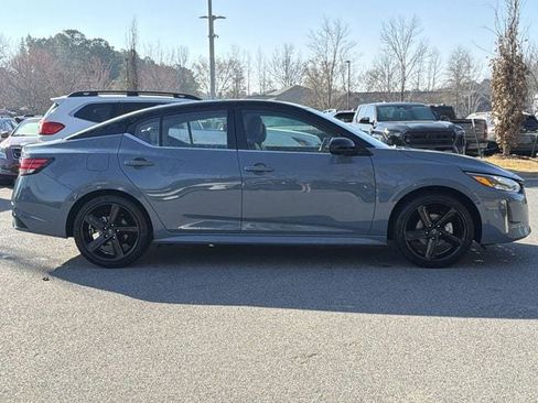 Used 2024 Nissan Sentra SR w/ SR Premium Package image 2