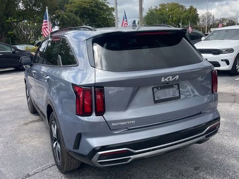 Used 2023 Kia Sorento S w/ Panoramic Sunroof Package FWD image 3