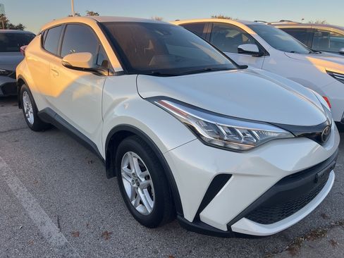Used 2020 Toyota C-HR LE image 3