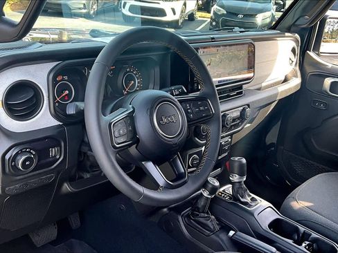 Used 2025 Jeep Wrangler Sport S image 14