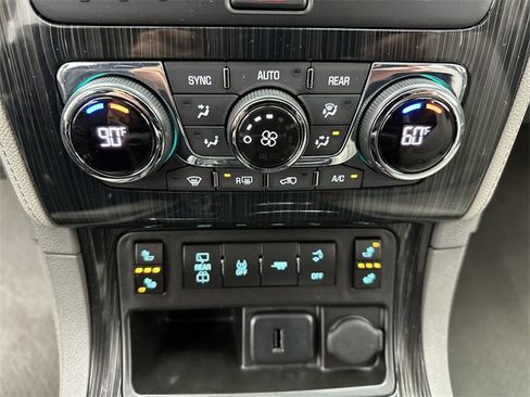 Used 2016 Chevrolet Traverse LT image 19