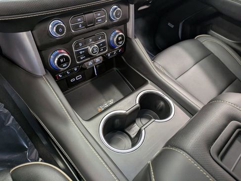 Used 2023 GMC Yukon SLT image 14