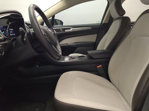 Used 2019 Ford Fusion SE w/ Equipment Group 151A FWD image 17