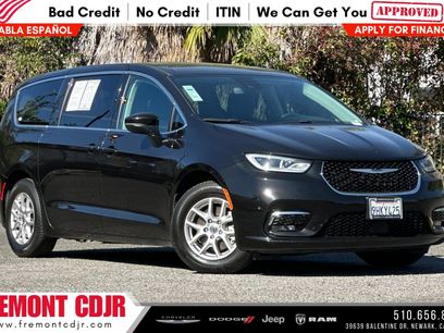 Used 2023 Chrysler Pacifica Touring-L