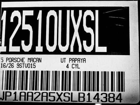 Certified 2025 Porsche Macan image 31