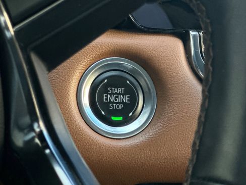 Used 2025 GMC Canyon AT4 image 32