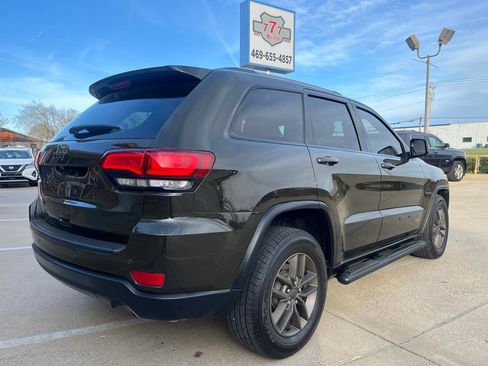 Used 2017 Jeep Grand Cherokee Laredo 75th Anniversary image 6