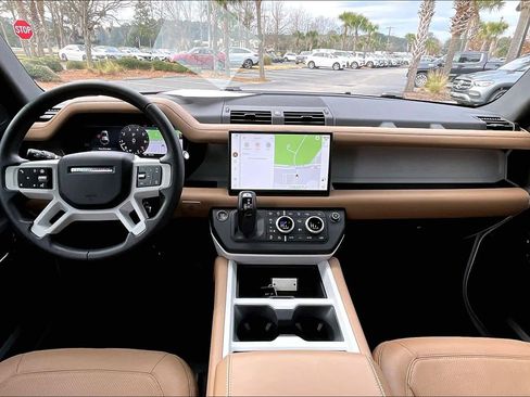 Used 2025 Land Rover Defender 110 X-Dynamic SE image 15