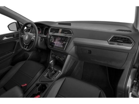Used 2019 Volkswagen Tiguan SE w/ Panoramic Sunroof Package image 16
