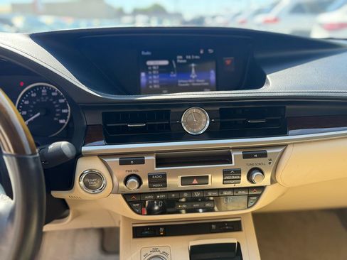 Used 2015 Lexus ES 350 w/ Premium Package FWD image 20