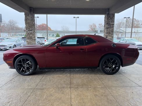 Used 2022 Dodge Challenger SXT w/ Driver Convenience Group image 10