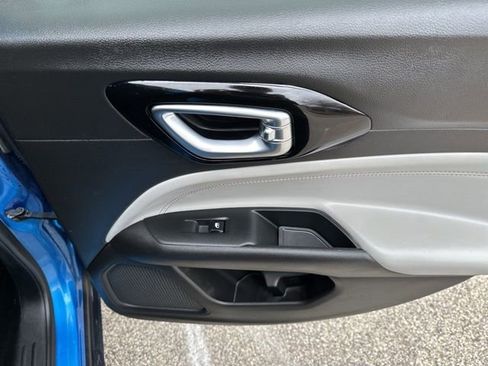 Used 2025 Jeep Compass Limited image 14