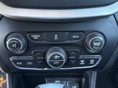 Used 2014 Jeep Cherokee Latitude w/ Comfort/Convenience Group image 22