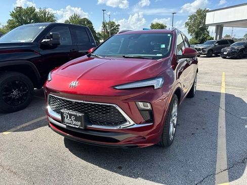Used 2025 Buick Encore GX Avenir w/ Avenir Technology Package FWD image 2