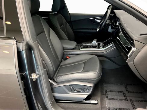 Used 2023 Audi Q8 Prestige w/ Prestige Package AWD/4WD image 9