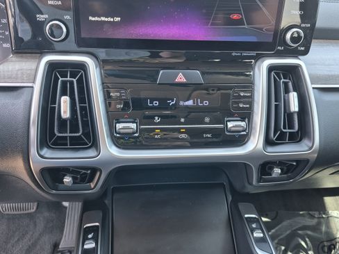 Used 2022 Kia Sorento EX w/ Panoramic Sunroof Package FWD image 27
