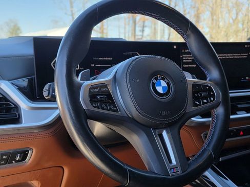 Used 2023 BMW X7 M60i image 27