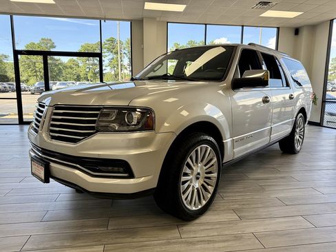 Used 2017 Lincoln Navigator L Reserve image 3