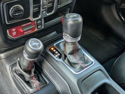 Used 2022 Jeep Wrangler Unlimited Rubicon AWD/4WD image 18