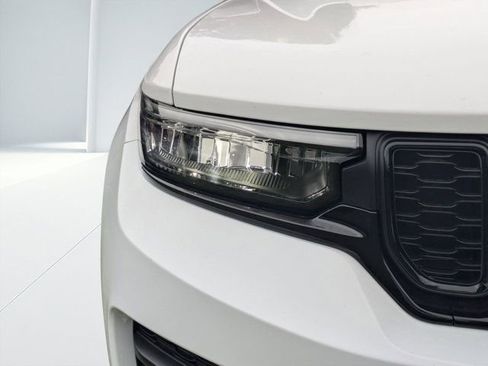 New 2025 Jeep Grand Cherokee Altitude image 8