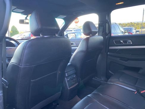 Used 2016 Ford Explorer XLT w/ Equipment Group 202A AWD/4WD image 14