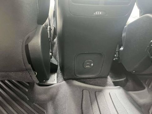 Used 2021 Ford Escape SE FWD image 16