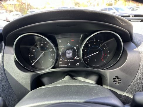 Used 2018 Jaguar XE Premium image 9