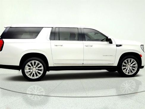 Used 2023 GMC Yukon XL Denali AWD/4WD image 4
