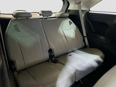 Used 2025 Toyota Sienna XLE image 25