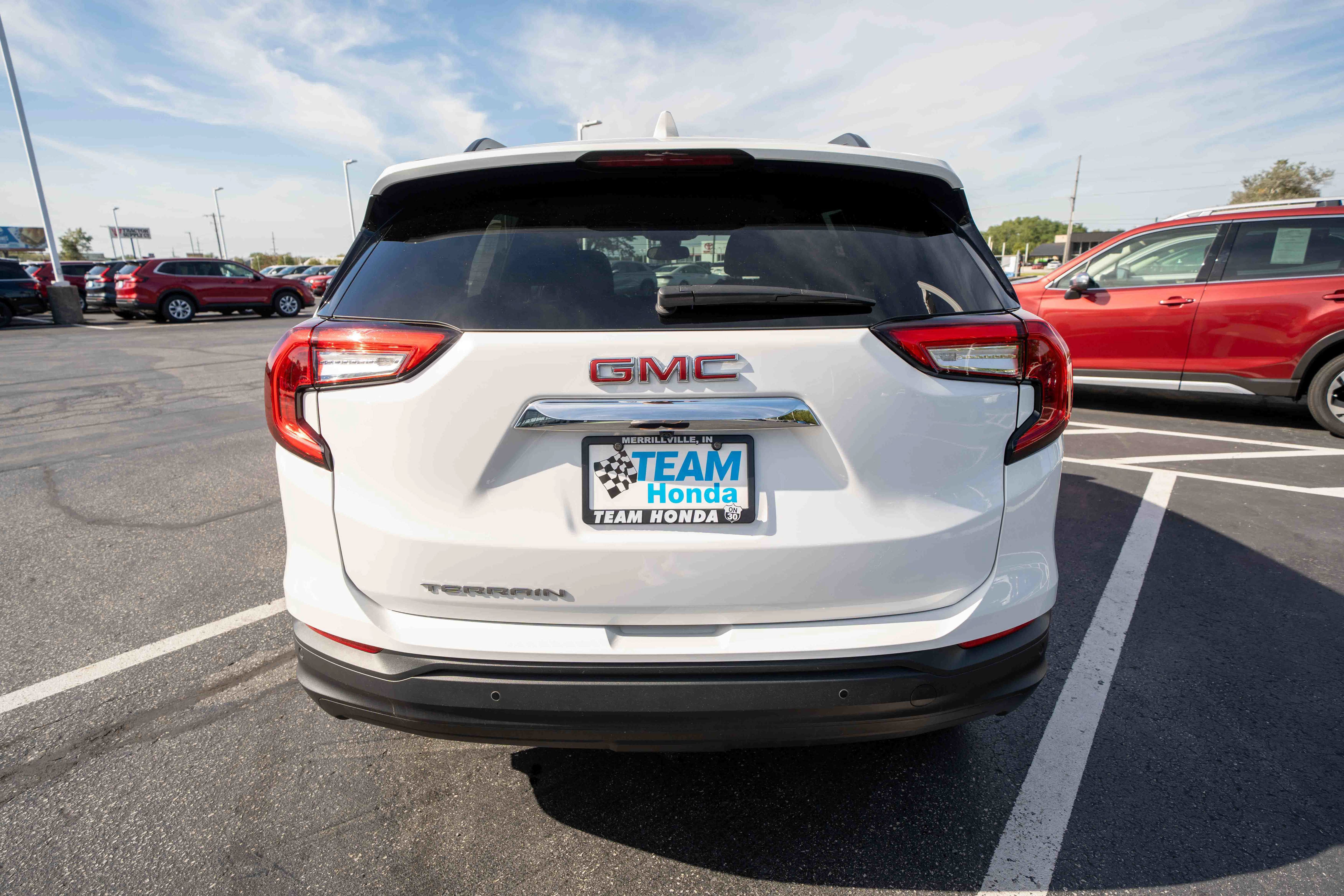 Used 2024 GMC Terrain SLE w/ Driver Convenience Package FWD image 5
