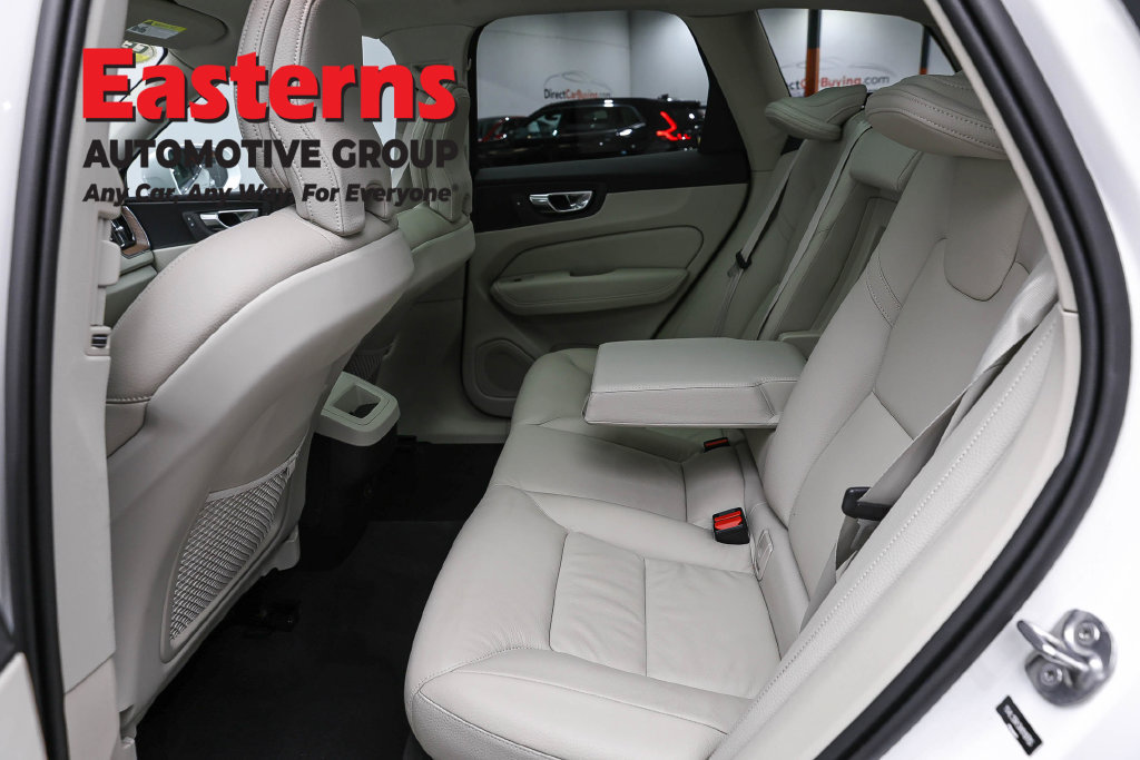 Used 2022 Volvo XC60 B5 Momentum AWD/4WD image 22