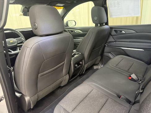 Certified 2025 Chevrolet Traverse LT w/ Sun and Wheel Package AWD/4WD image 20