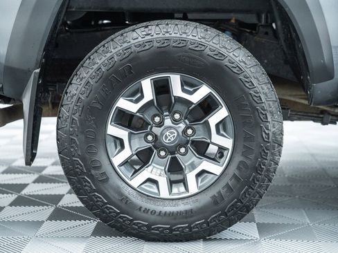 Used 2023 Toyota Tacoma TRD Off-Road w/ Technology Package image 21