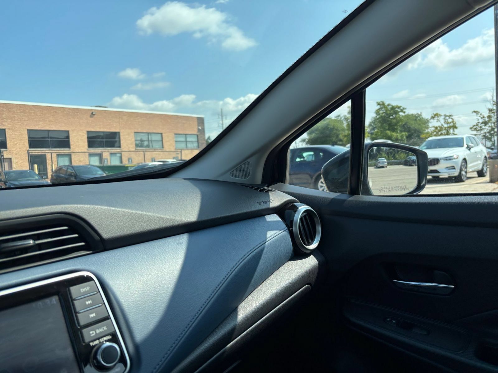 Used 2025 Nissan Versa SV FWD image 32