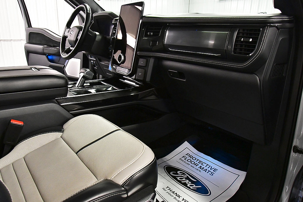 Used 2024 Ford F150 Lightning Platinum AWD/4WD image 31