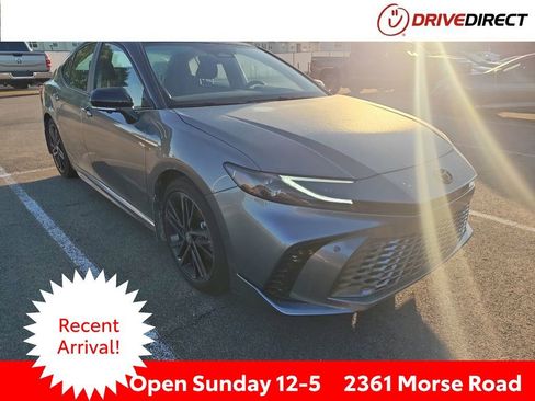 Used 2025 Toyota Camry XSE FWD image 1