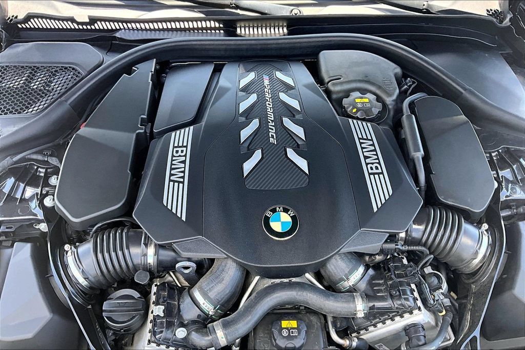 Used 2022 BMW M550i xDrive AWD/4WD image 31