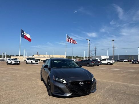 Certified 2024 Nissan Altima 2.5 SR FWD image 3