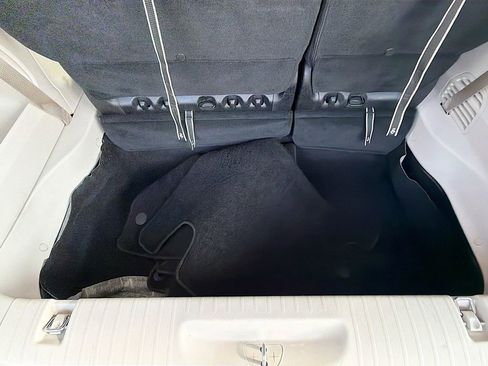 Used 2023 Chrysler Voyager LX image 25